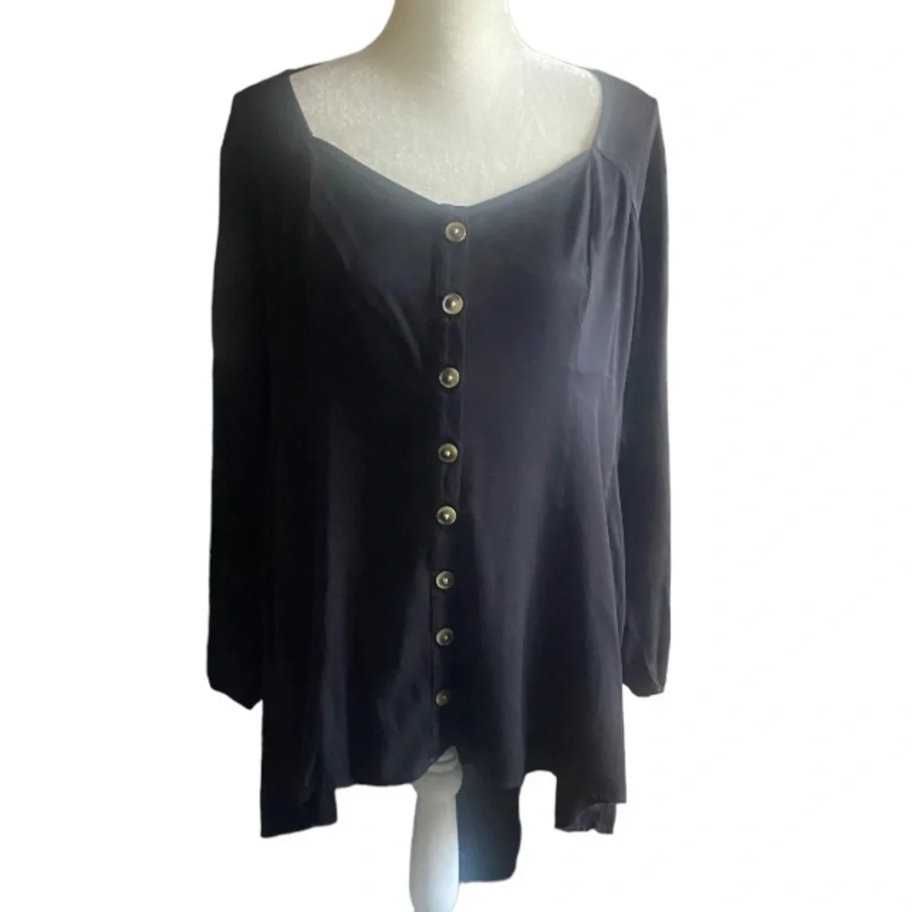 TORRID-BLACK BUTTON FRONT BLOUSE - Picture 1 of 8